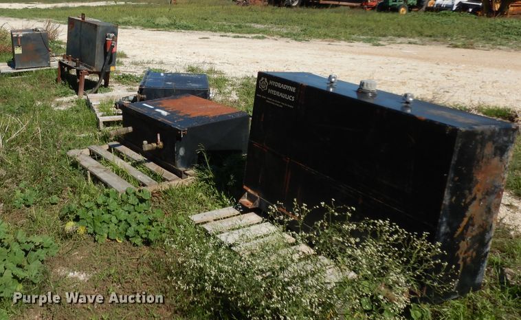 image for item ED9877 (5) hydraulic tanks