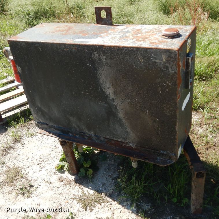 image for item ED9877 (5) hydraulic tanks