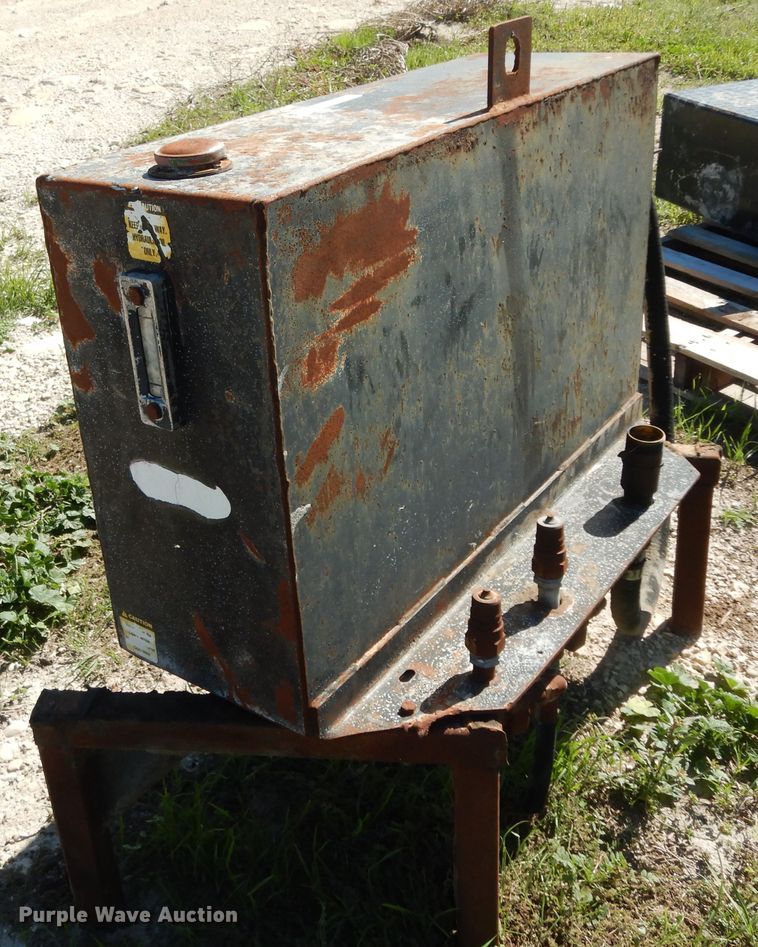 image for item ED9877 (5) hydraulic tanks