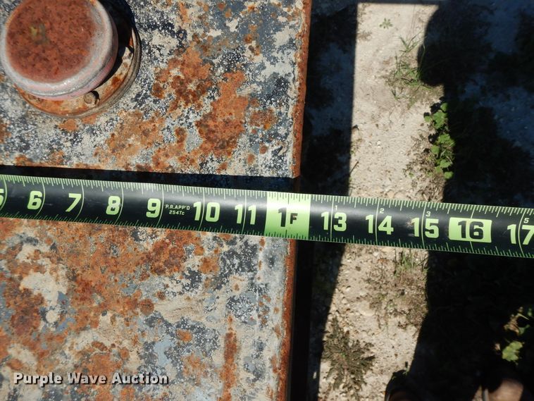 image for item ED9877 (5) hydraulic tanks