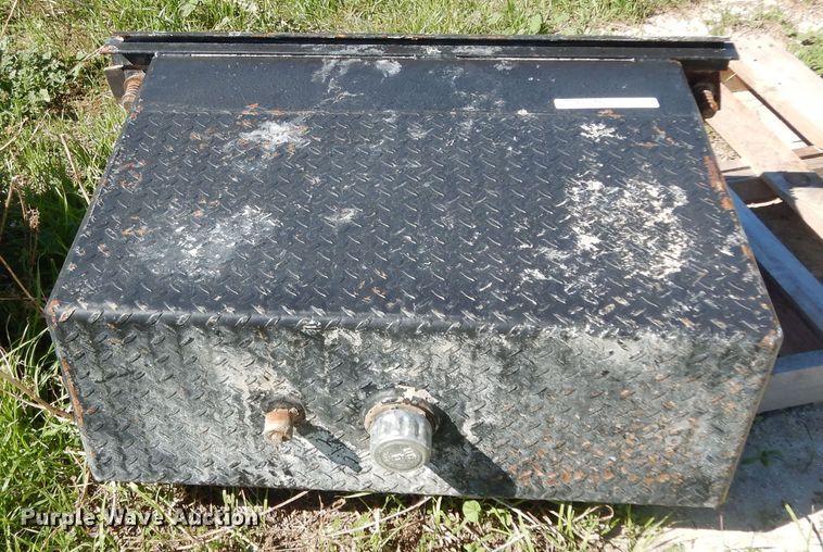 image for item ED9877 (5) hydraulic tanks