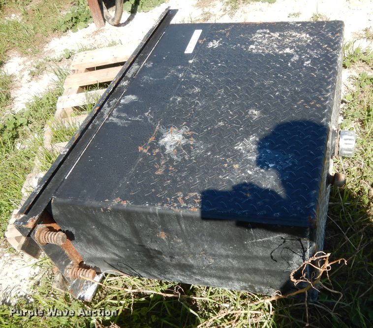 image for item ED9877 (5) hydraulic tanks