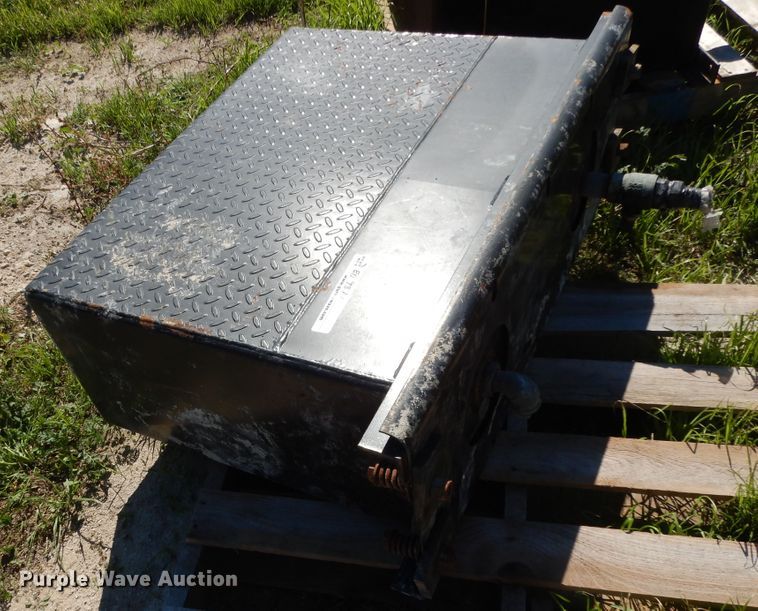 image for item ED9877 (5) hydraulic tanks