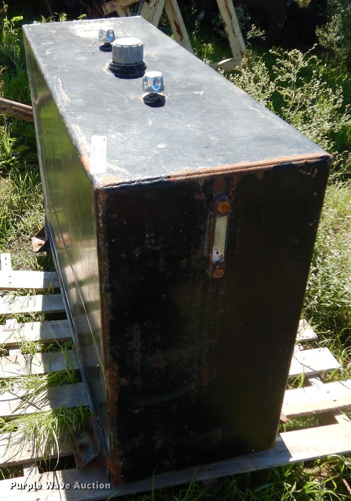 image for item ED9877 (5) hydraulic tanks