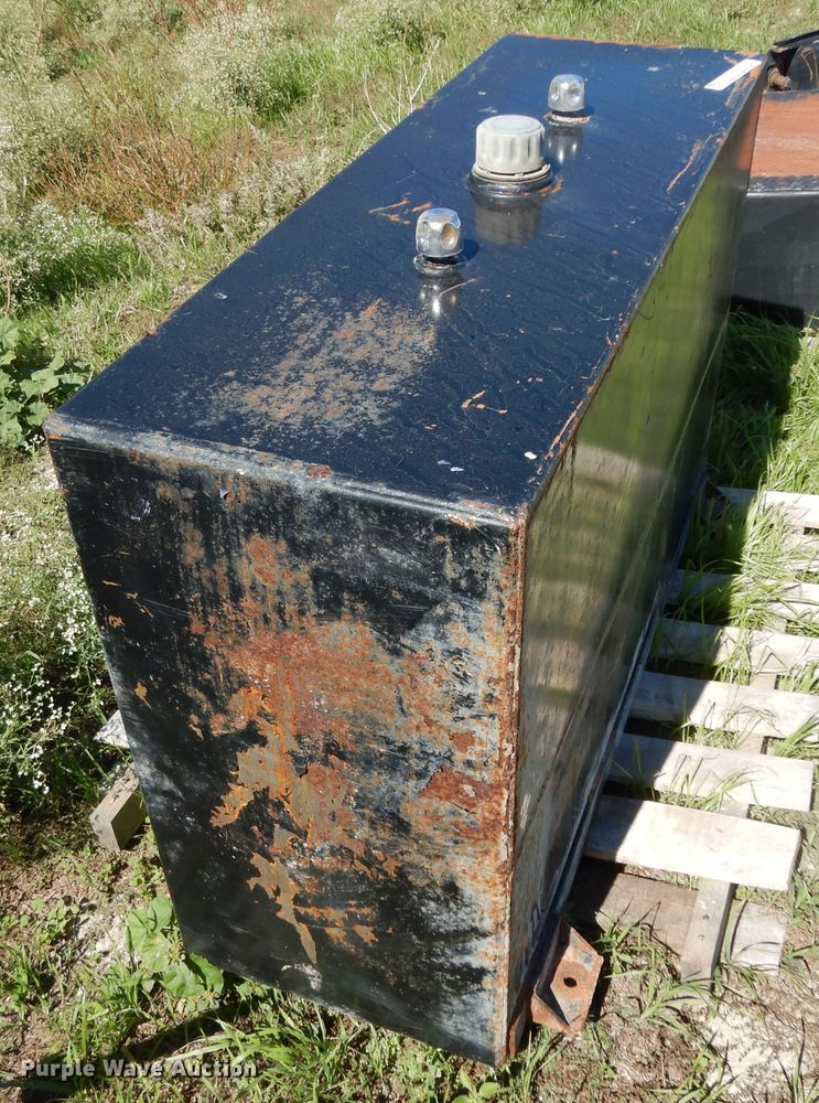 image for item ED9877 (5) hydraulic tanks