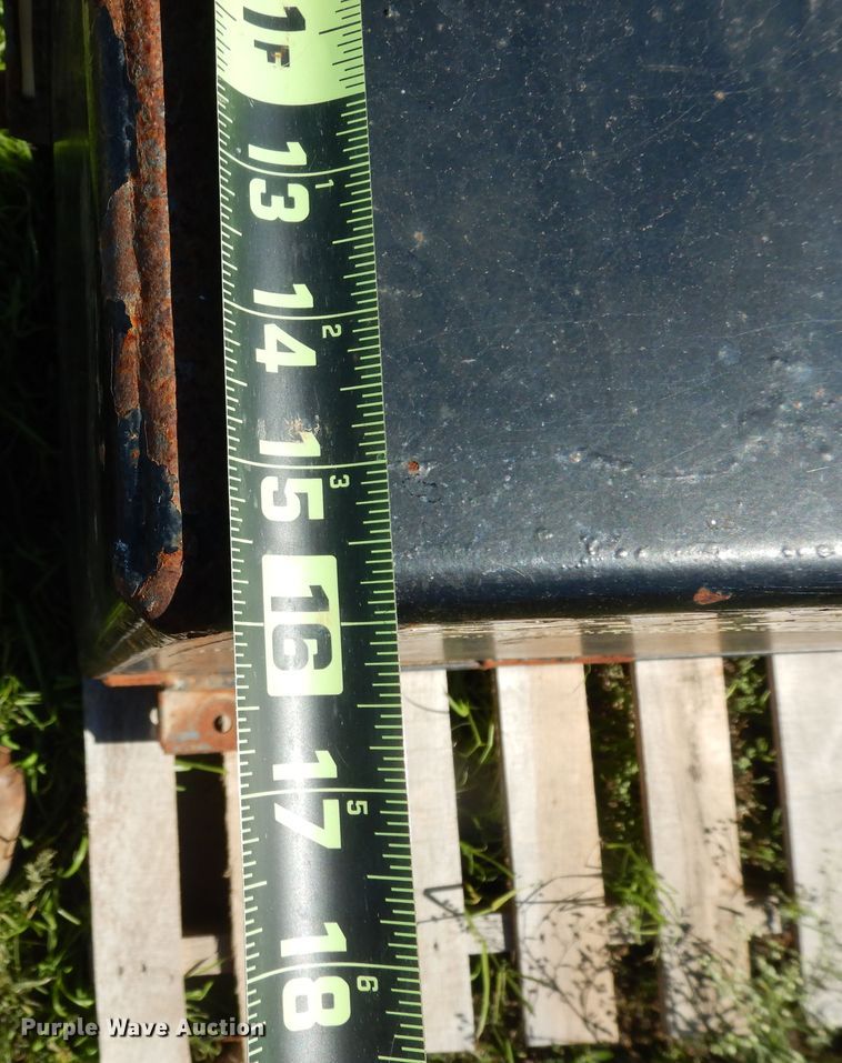 image for item ED9877 (5) hydraulic tanks