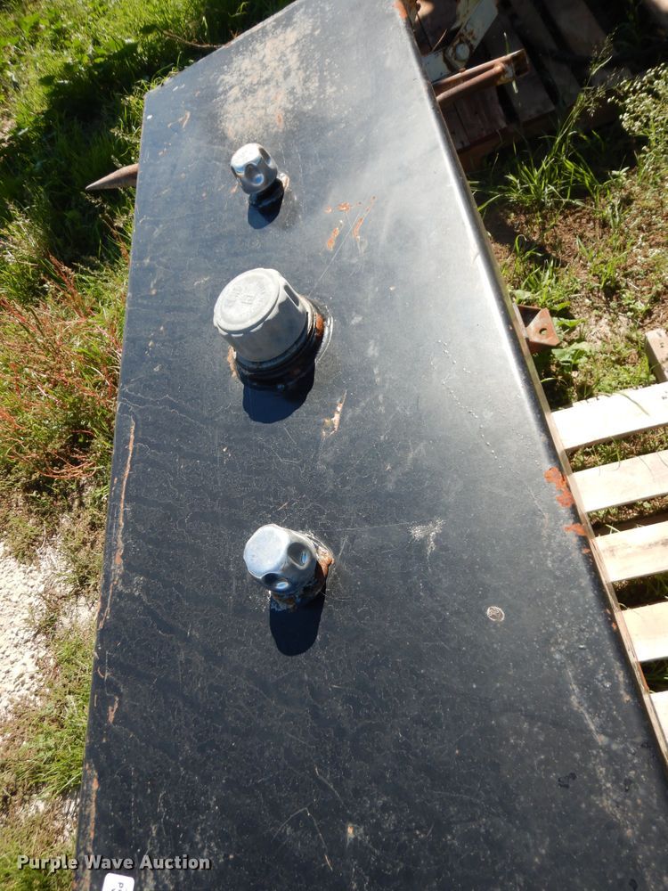 image for item ED9877 (5) hydraulic tanks