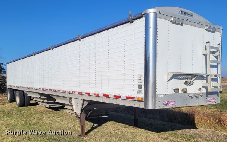 image for item FC9090 2010 Wilson DWH-500 Pace Setter  grain trailer