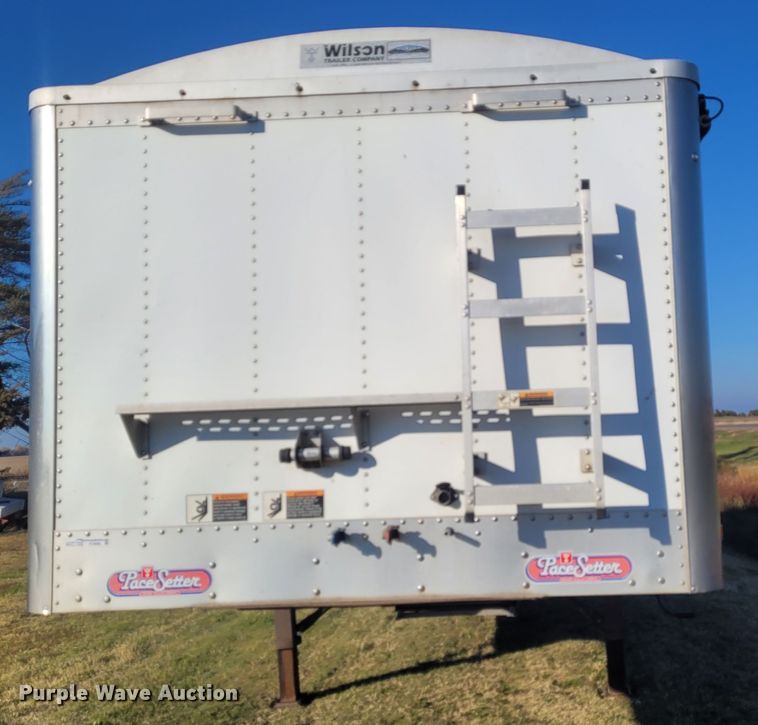 image for item FC9090 2010 Wilson DWH-500 Pace Setter  grain trailer