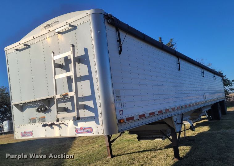 image for item FC9090 2010 Wilson DWH-500 Pace Setter  grain trailer