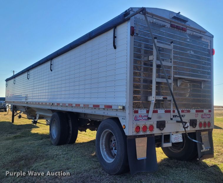 image for item FC9090 2010 Wilson DWH-500 Pace Setter  grain trailer