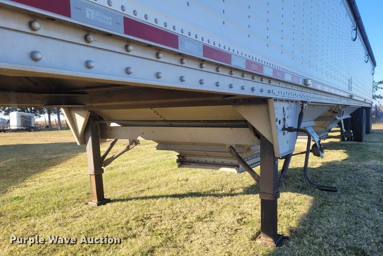 image for item FC9090 2010 Wilson DWH-500 Pace Setter  grain trailer