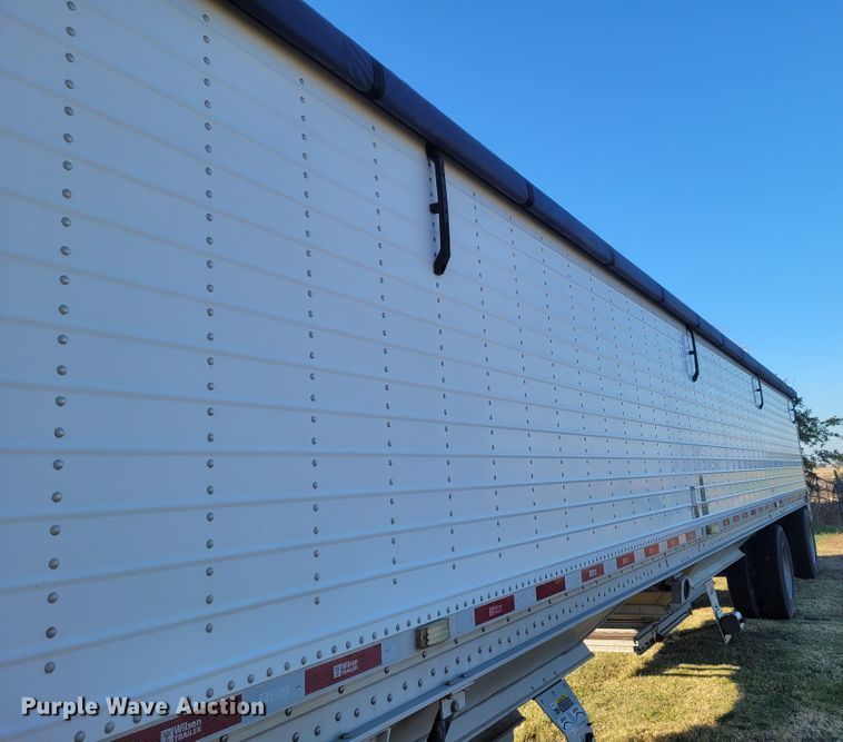 image for item FC9090 2010 Wilson DWH-500 Pace Setter  grain trailer