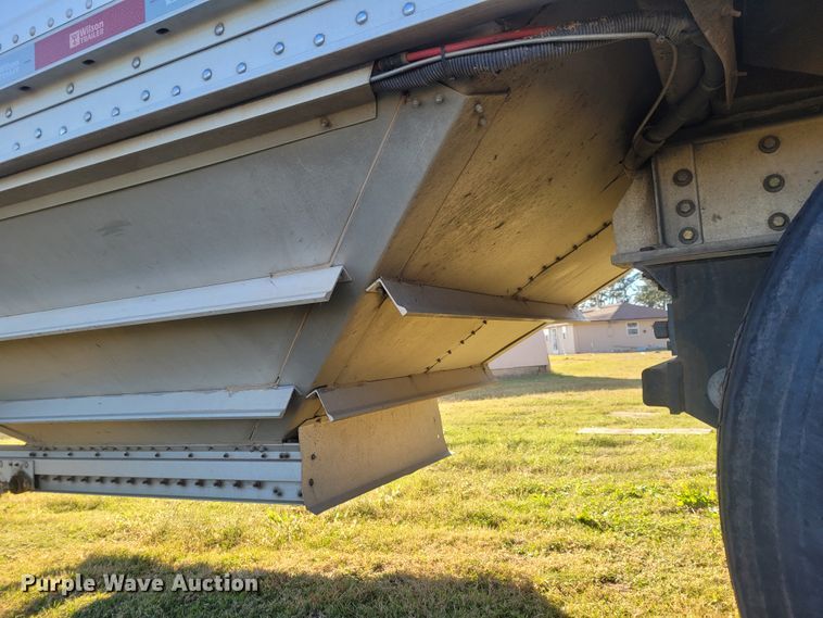 image for item FC9090 2010 Wilson DWH-500 Pace Setter  grain trailer