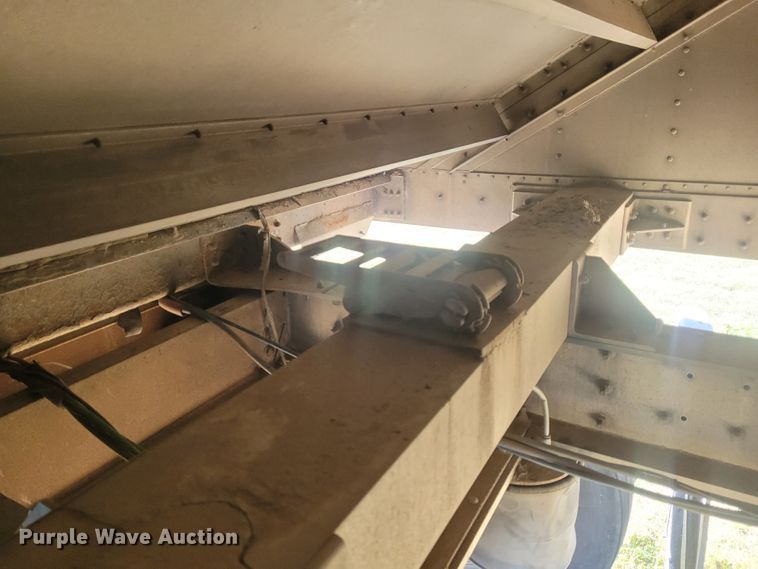 image for item FC9090 2010 Wilson DWH-500 Pace Setter  grain trailer