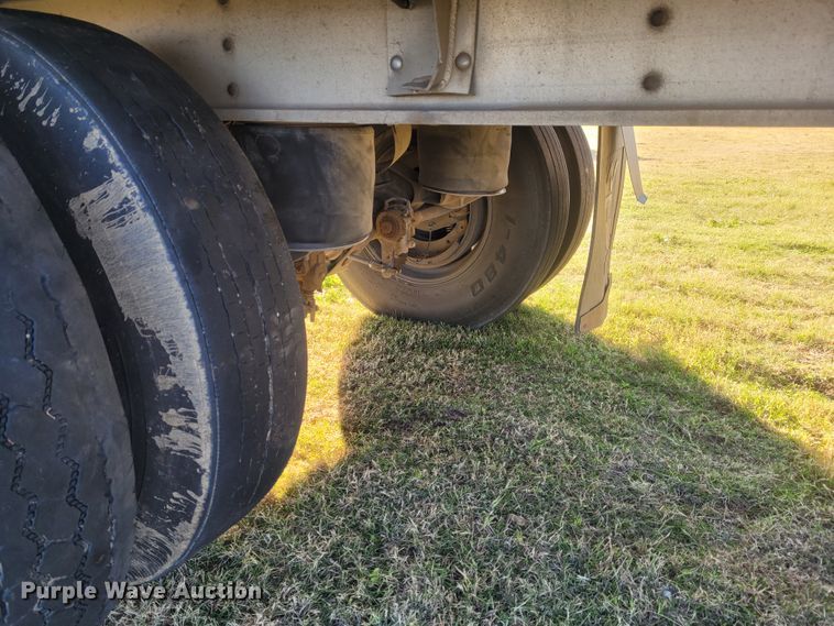 image for item FC9090 2010 Wilson DWH-500 Pace Setter  grain trailer