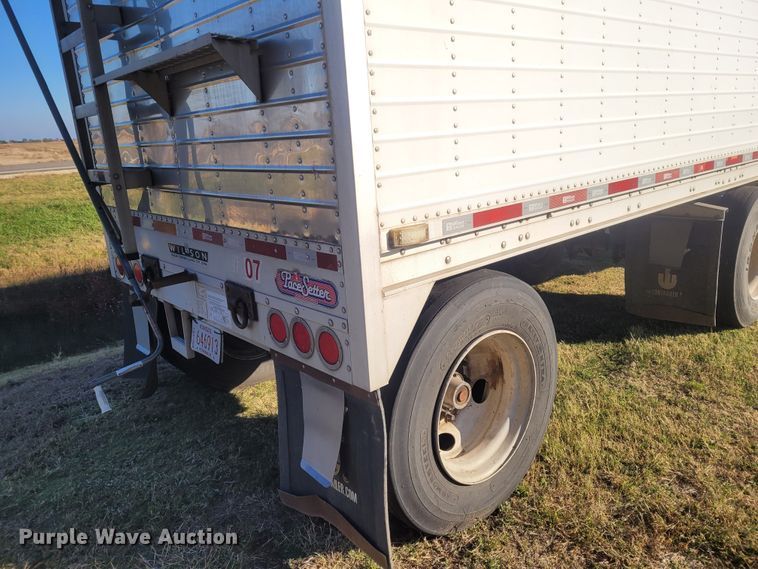 image for item FC9090 2010 Wilson DWH-500 Pace Setter  grain trailer