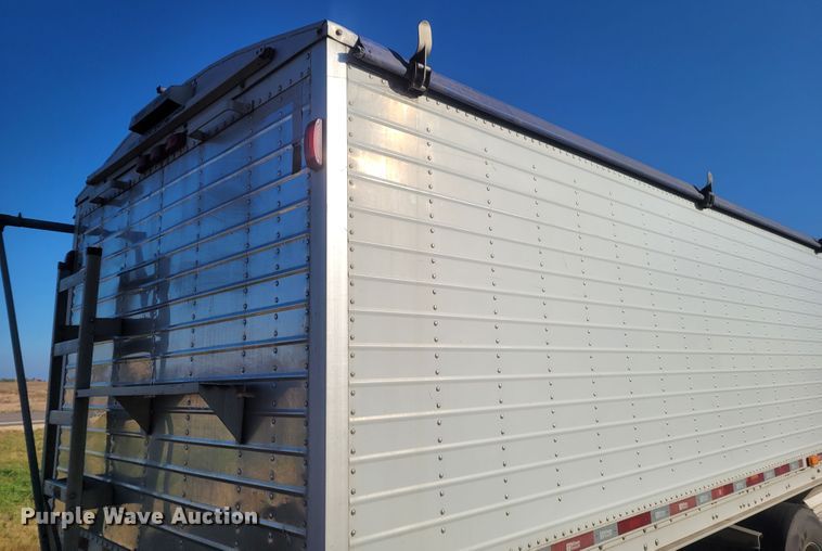 image for item FC9090 2010 Wilson DWH-500 Pace Setter  grain trailer