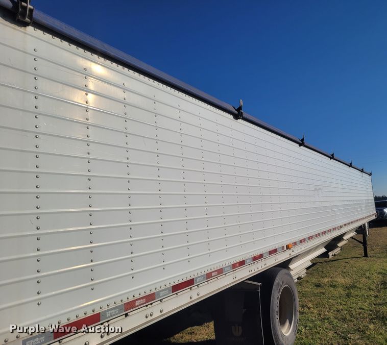 image for item FC9090 2010 Wilson DWH-500 Pace Setter  grain trailer