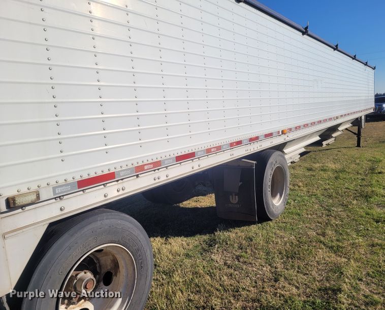 image for item FC9090 2010 Wilson DWH-500 Pace Setter  grain trailer