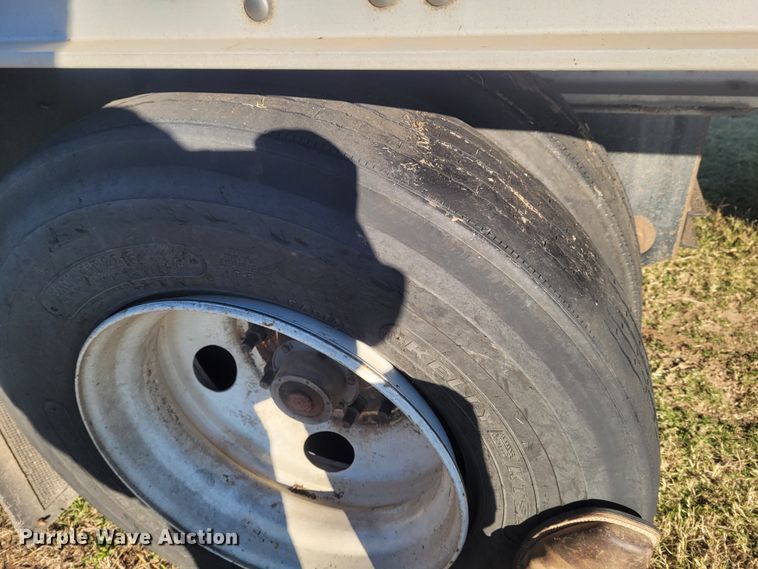 image for item FC9090 2010 Wilson DWH-500 Pace Setter  grain trailer