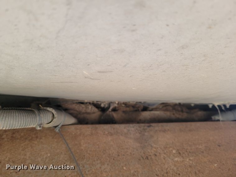 image for item FC9090 2010 Wilson DWH-500 Pace Setter  grain trailer