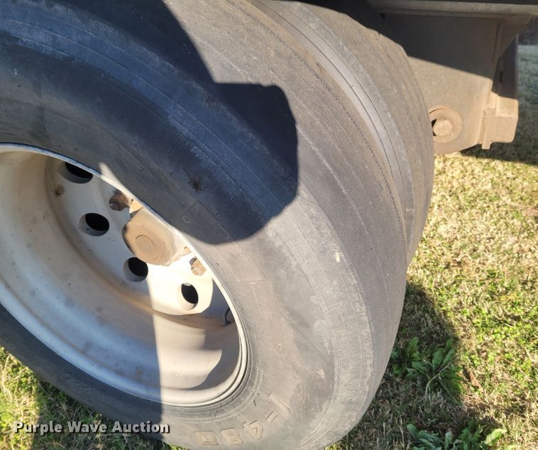 image for item FC9090 2010 Wilson DWH-500 Pace Setter  grain trailer