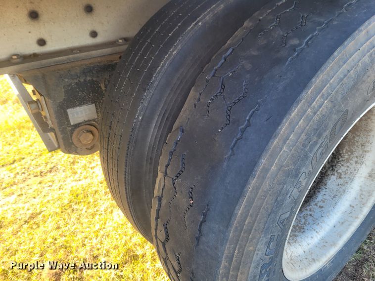 image for item FC9090 2010 Wilson DWH-500 Pace Setter  grain trailer