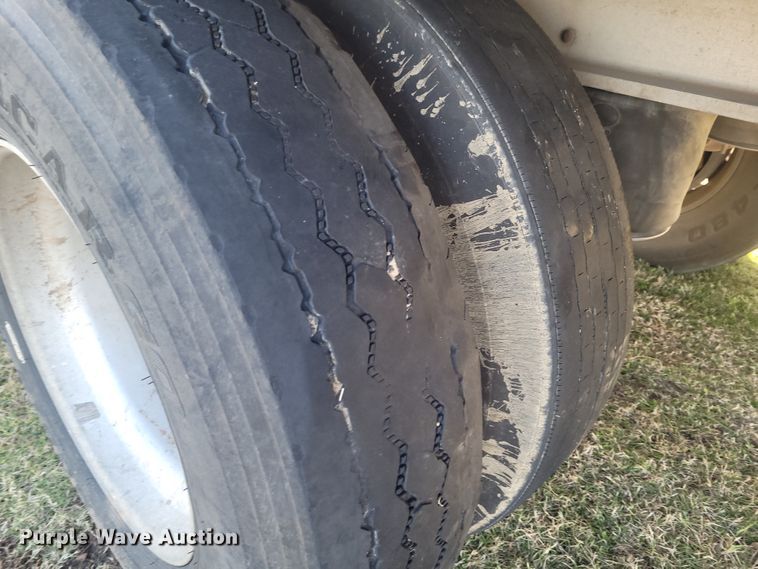 image for item FC9090 2010 Wilson DWH-500 Pace Setter  grain trailer