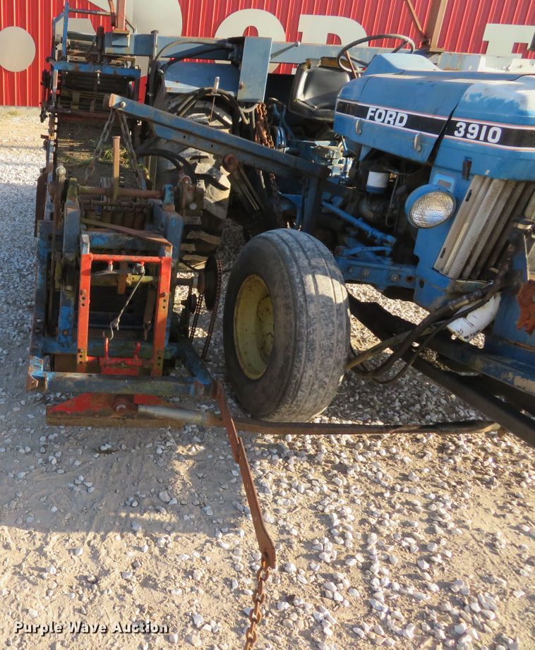 image for item FP9436 Ford 3910  tractor