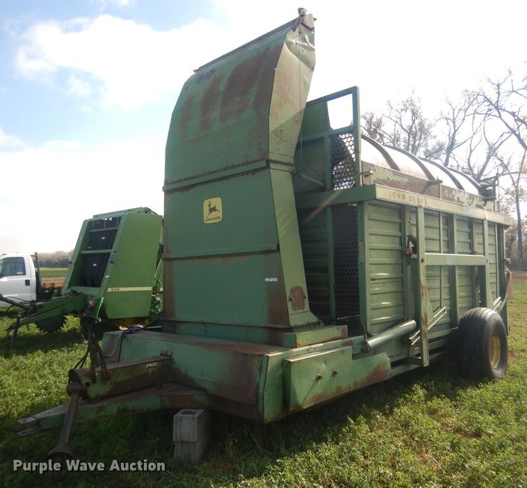 image for item HU9319 John Deere 200  hay bale stacker