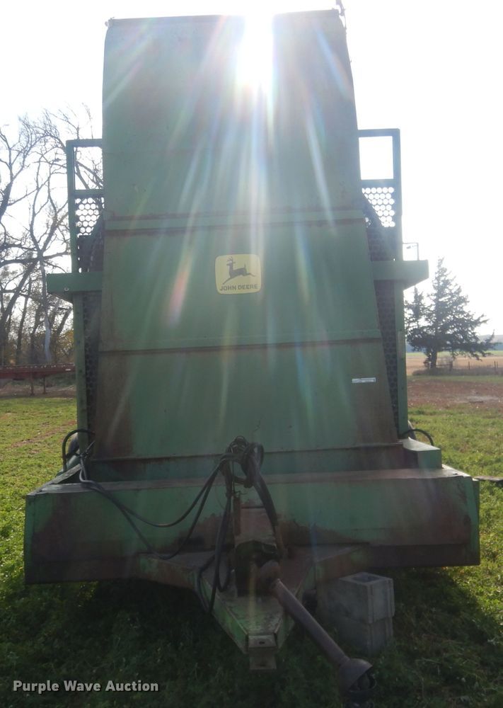 image for item HU9319 John Deere 200  hay bale stacker