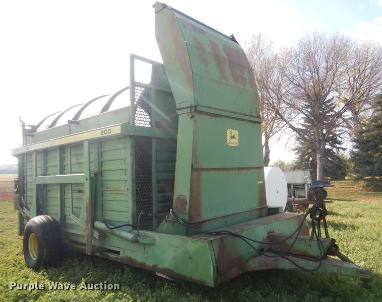 image for item HU9319 John Deere 200  hay bale stacker