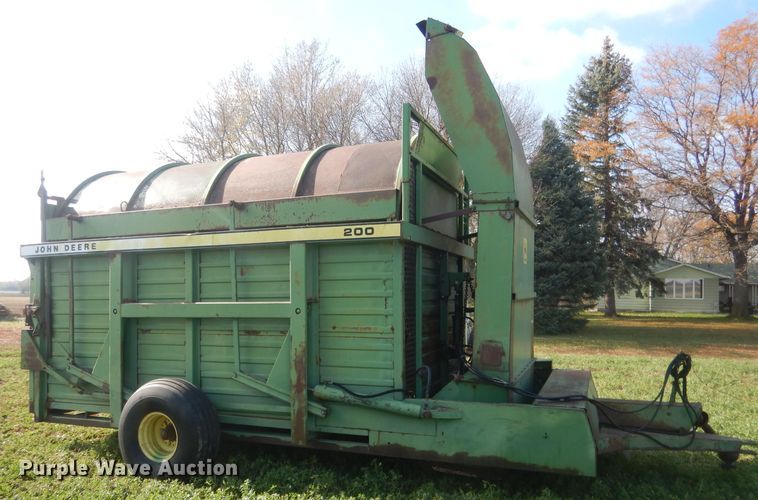 image for item HU9319 John Deere 200  hay bale stacker