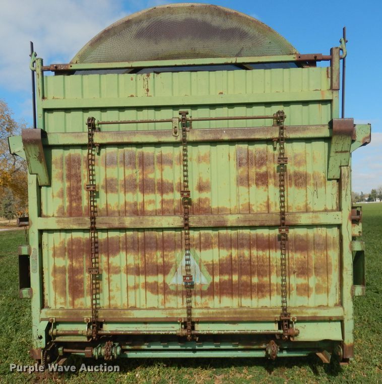 image for item HU9319 John Deere 200  hay bale stacker