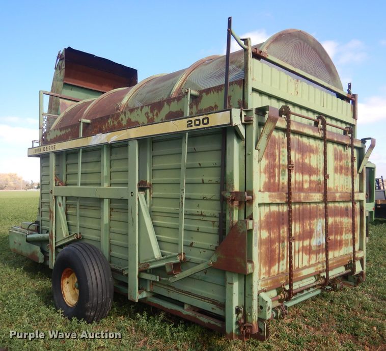 image for item HU9319 John Deere 200  hay bale stacker