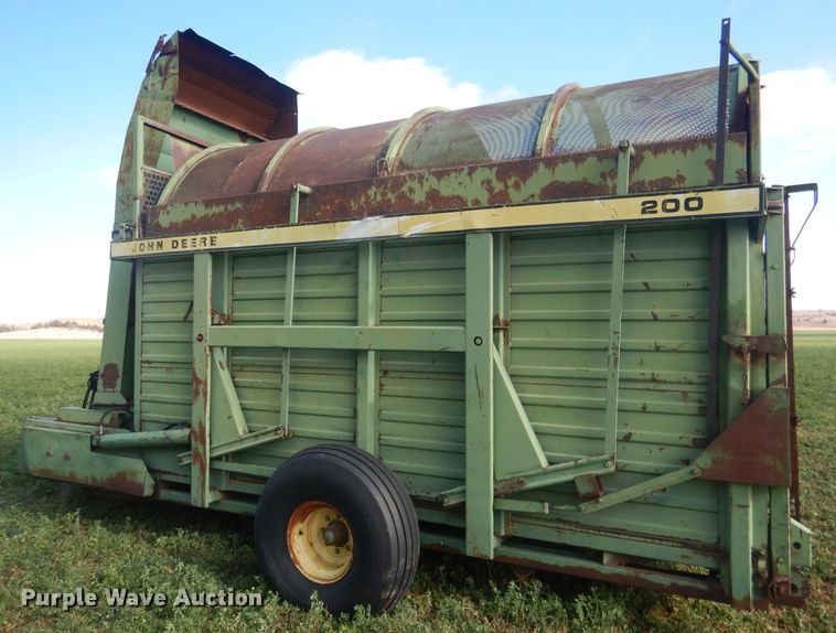 image for item HU9319 John Deere 200  hay bale stacker