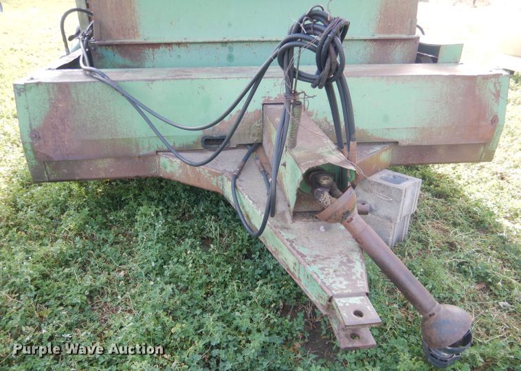 image for item HU9319 John Deere 200  hay bale stacker