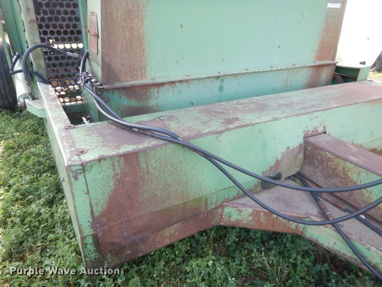 image for item HU9319 John Deere 200  hay bale stacker