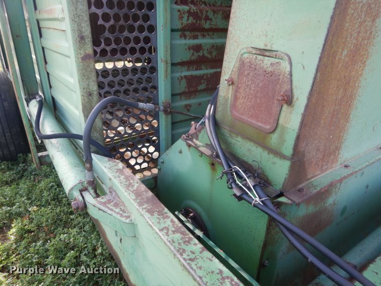 image for item HU9319 John Deere 200  hay bale stacker