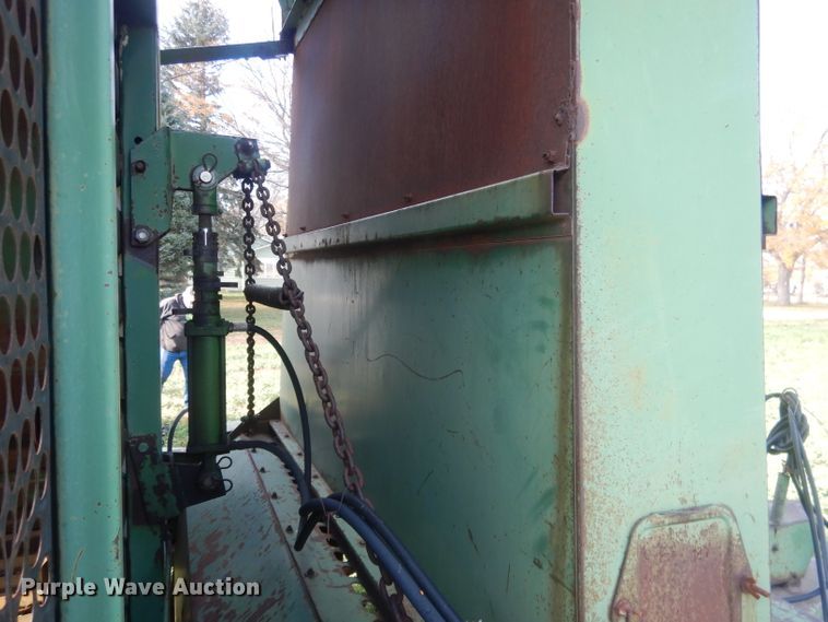 image for item HU9319 John Deere 200  hay bale stacker