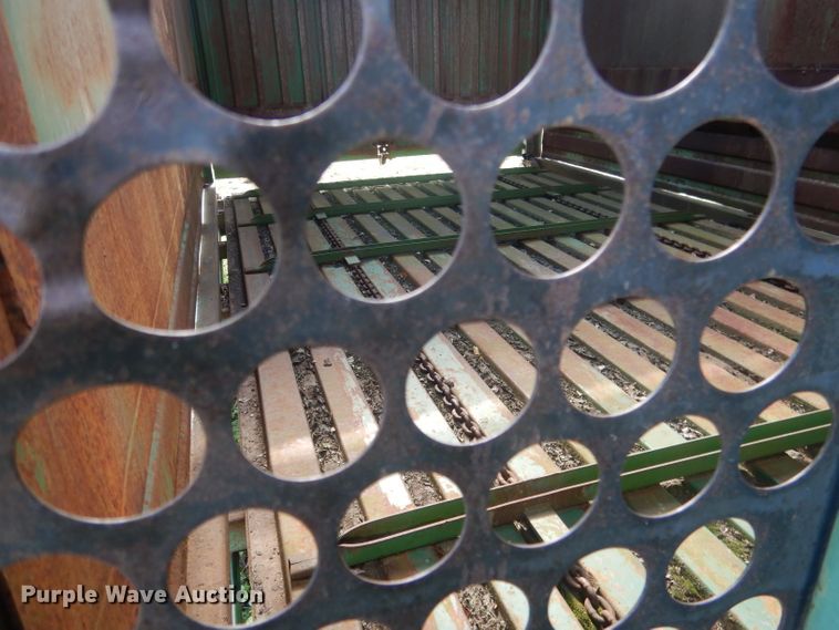 image for item HU9319 John Deere 200  hay bale stacker