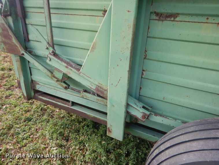 image for item HU9319 John Deere 200  hay bale stacker