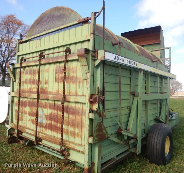 image for item HU9319 John Deere 200  hay bale stacker