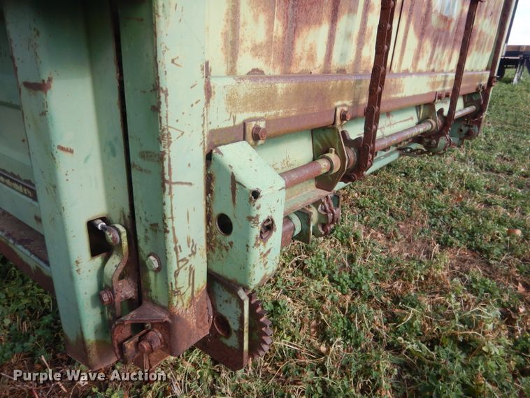 image for item HU9319 John Deere 200  hay bale stacker