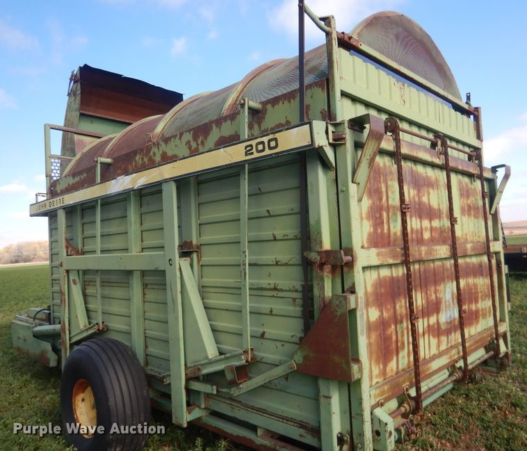 image for item HU9319 John Deere 200  hay bale stacker