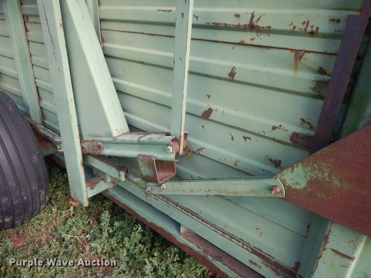 image for item HU9319 John Deere 200  hay bale stacker