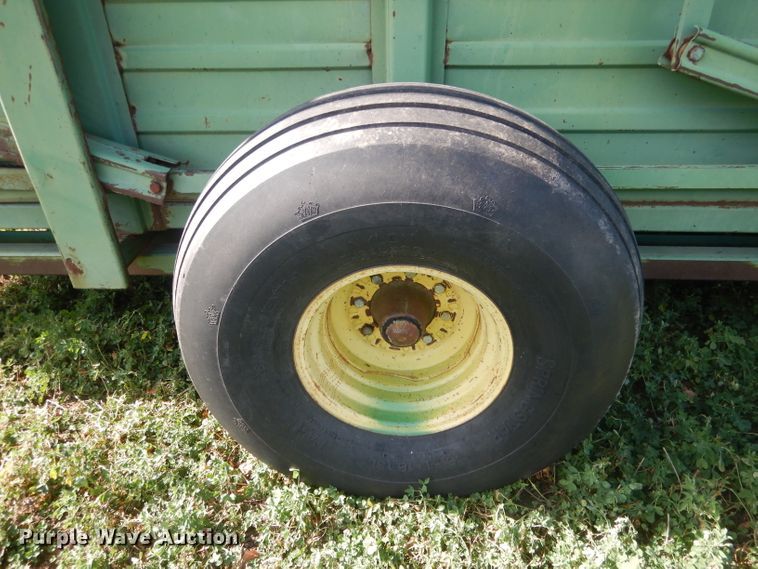 image for item HU9319 John Deere 200  hay bale stacker