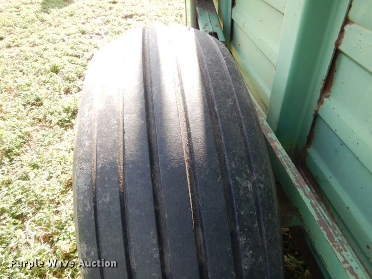 image for item HU9319 John Deere 200  hay bale stacker