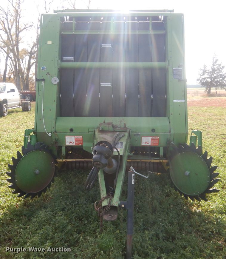 image for item HU9320 1985 John Deere 530  round baler